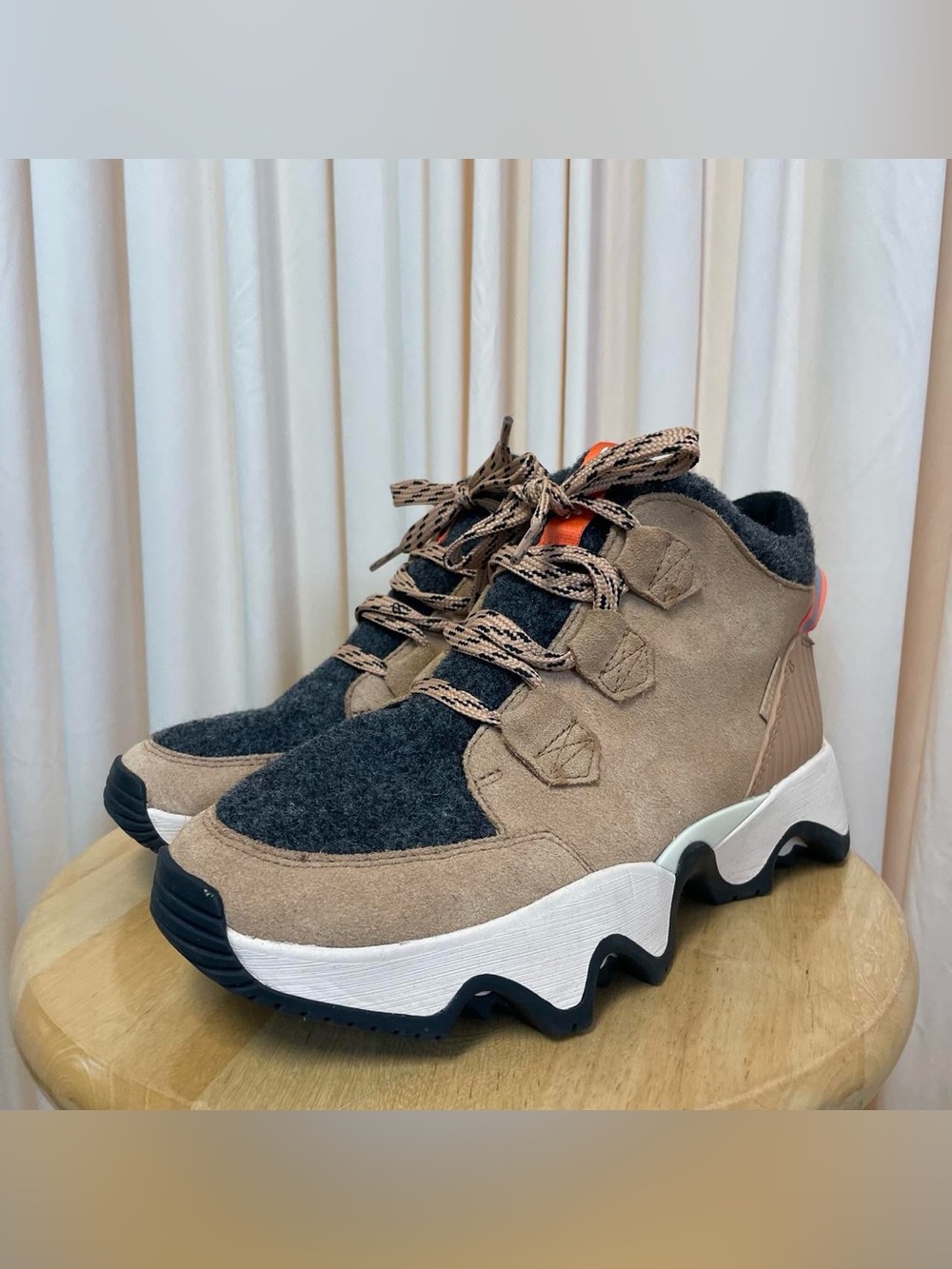 SOREL Women’s Caribou Tan Grey Hiking Snow Impact Lace Up Boots Sz 8.5